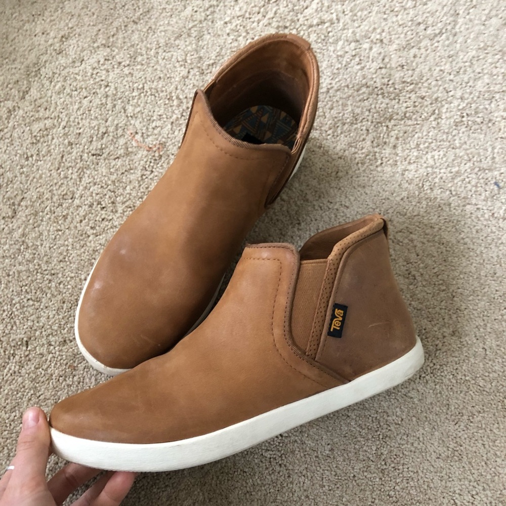 TEVA Willow Chelsea boots